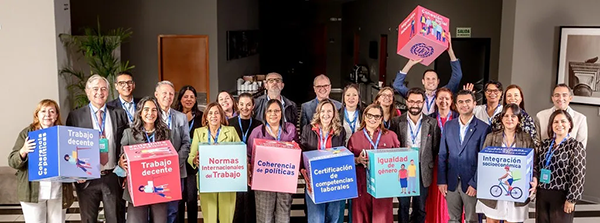 Integrantes del Grupo Tripartito Promotor del Mecanismo Regional para el Reconocimiento Mutuo de Certificación de Competencias Laborales. Integrantes del Grupo Tripartito Promotor del Mecanismo Regional para el Reconocimiento Mutuo de Certificación de Competencias Laborales.